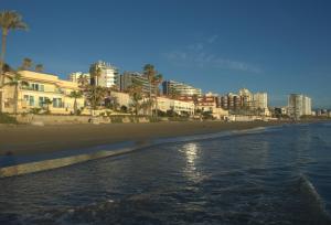 Excepcional Apartamento AMANECER al borde de playa y mar, en CHALET ROQUETES
