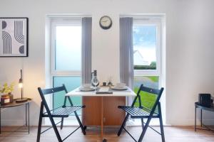 Modern Apartment - Walking Distance to the City Centre - Free Parking, Fast Wi-Fi and Smart TV with Netflix by Yoko Property