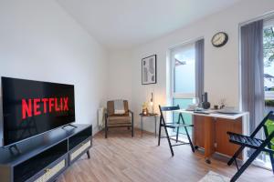 Modern Apartment - Walking Distance to the City Centre - Free Parking, Fast Wi-Fi and Smart TV with Netflix by Yoko Property