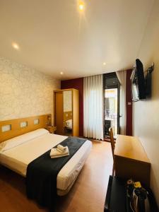 Superior Double Room room in Hostal Abami II