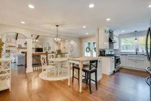 Powell Home with Fire Pit - 5 Mi to Columbus Zoo! - Powell