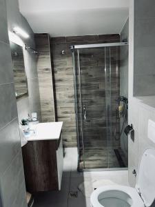 Riverside apartment with private parking