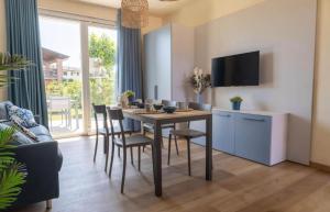 Blue Vibes (Pool & Garden)