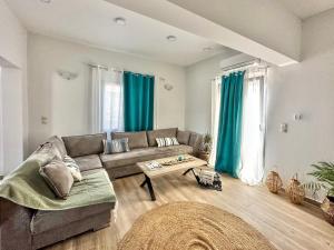 4-Bedroom Prestige Apartment Rhodes near Old Town