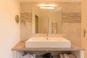 Hotels Logis Hotel Restaurant Le Pradinas : photos des chambres