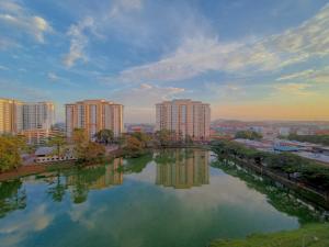 -Lake View- Mount Austin IKEA Toppen 10 mins - B113