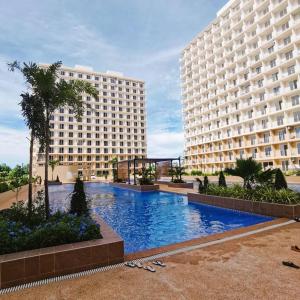 Affordable Condo w Wi-Fi, Pool & Shower Heater