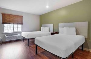 Double Room with Two Double Beds - Non-Smoking room in WoodSpring Suites Atlanta Alpharetta