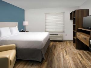 Standard Queen Room - Non-Smoking room in WoodSpring Suities Minneapolis Airport Mendota Heights