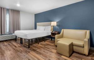 Standard King Room - Non-Smoking  room in WoodSpring Suites Pittsburgh Cranberry