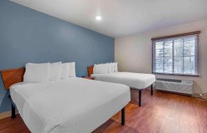 Standard Double Room with Two Double Beds - Non Smoking room in Studio 6 Extended Stay Shreveport Airport LA