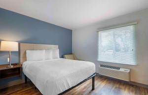 Standard Queen Room - Non-Smoking room in WoodSpring Suites Tampa - USF - Near Busch Gardens