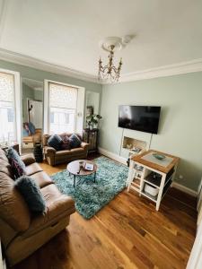Charming 2-Bedroom Apartment Located in Ayr