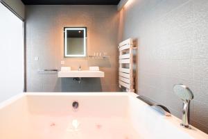 A coté de la place du pilori