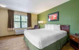 Studio with 1 King Bed - Non-Smoking room in Extended Stay America - Orlando - Maitland - 1760 Pembrook Dr.