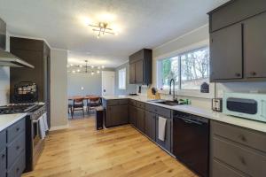 Pet-Friendly Boone Home with Scenic Mountain Views!