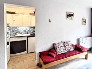 Studio confortable, skis aux pieds, balcon, accès piscine chauffée - FR-1-267-242