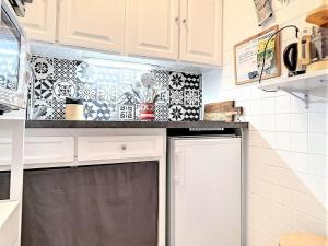 Appartements Studio confortable skis aux pieds avec balcon, piscine chauffee - FR-1-267-242 : photos des chambres