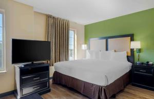 Deluxe Studio with 1 King Bed - Non-Smoking room in Extended Stay America Suites - Boston - Waltham - 52 4th Ave
