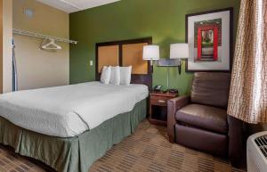 Queen Studio - Non-Smoking room in Extended Stay America Suites - Edison - Raritan Center
