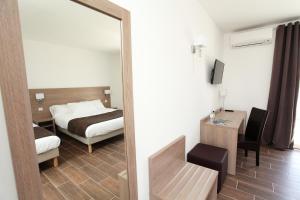 Hotels Hotel Des Nacres : photos des chambres