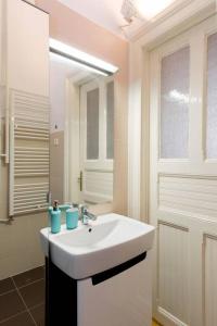 Hidden Gem 1 BR next to OPERA