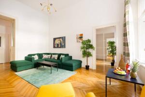 Hidden Gem 1 BR next to OPERA