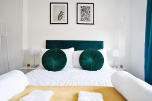 LIVERPOOL HOME with FREE PARKING