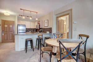 8231 Silver Mill condo