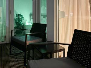 Luxurious Apartment in City-Center with Balcony, Free Parking