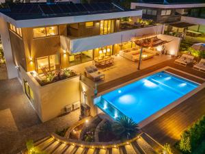 Luxury Beach Villa - Casa do Forte- Infinity Pool sea view- Beach walking distance by DreamvillasAlbufeira