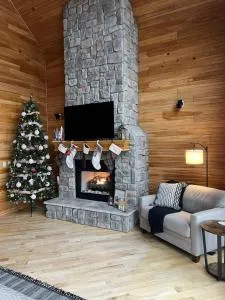 Amazing Vacation Home on the 56 MM, Dock, Water Toys, Fire Pit, 5 bedrooms/5 baths - Laurie