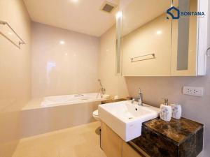 Expansive Modern - BTS Phrom Phong - Ultra Fast WiFi