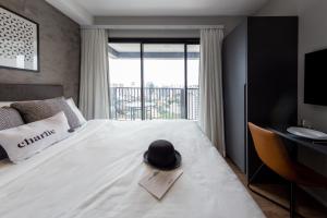 Charlie Nik Vila Mariana