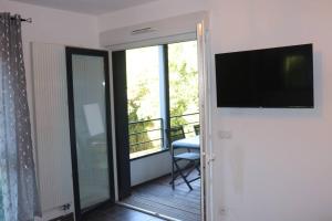 Appartements Les cedres -Tram A 50 metres, Bordeaux a 5 minutes, parking : photos des chambres