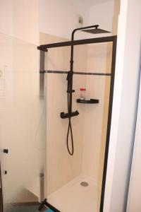 Appartements Les cedres -Tram A 50 metres, Bordeaux a 5 minutes, parking : photos des chambres