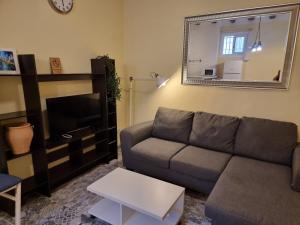 2 bedrm BCN down AC WIFI 30 nigths min