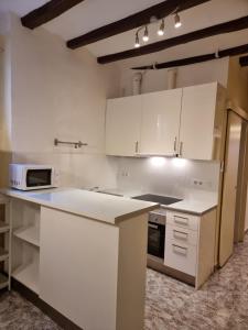 2 bedrm BCN down AC WIFI 30 nigths min