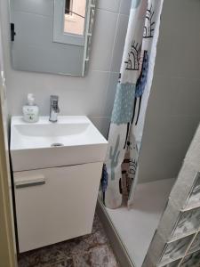 2 bedrm BCN down AC WIFI 30 nigths min