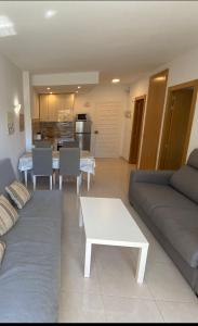 BENAL BEACH Superb Beach front 1 Bedroom Apartment, Sleeps 5