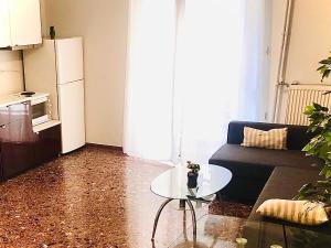 Olive tree Deluxe Apt 70m from Athens Metro