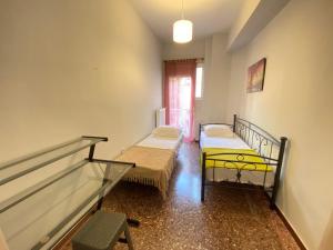 Olive tree Deluxe Apt 70m from Athens Metro