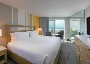 King Room Ocean Front room in Blue Sea Beach Hotel