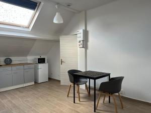 Appartements proches CDG Le Bourget dans maison francilienne typique : Studio