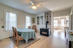 New Bedford Apartment about 4 Mi to Fort Phoenix Beach