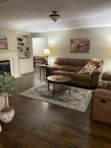 Brookdale Meadows Farmhouse Cutie - Eagle Point