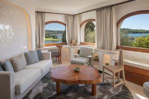 Suite Luxury Contemporanea con Letto King-Size, Balcone e Vista Mare
