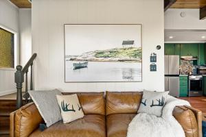 Romantic & Family Friendly Chalet In The Woods