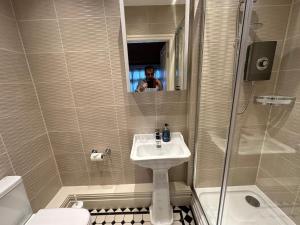 Single Room room in Chester Court Hotel