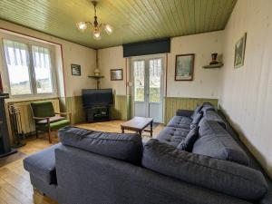 Gîte spacieux en ancienne ferme rénovée, idéal pour familles et amis – proche randos et sites touristiques - FR-1-589-6